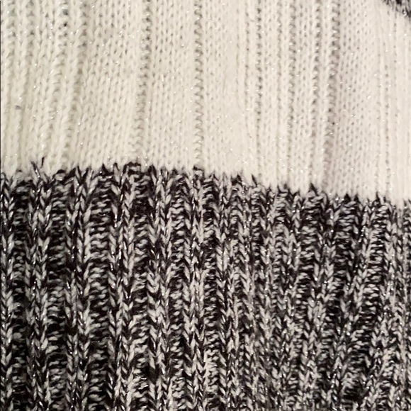 Junior top black and white sweater - Picture 3 of 3